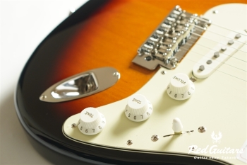  Made in Japan Hybrid II Stratocaster - 3-Color Sunburst